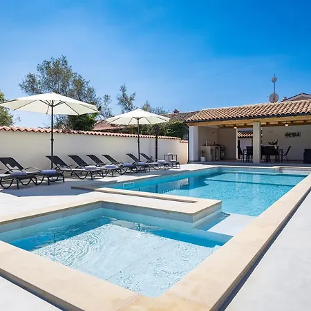Nola Istria Villa *