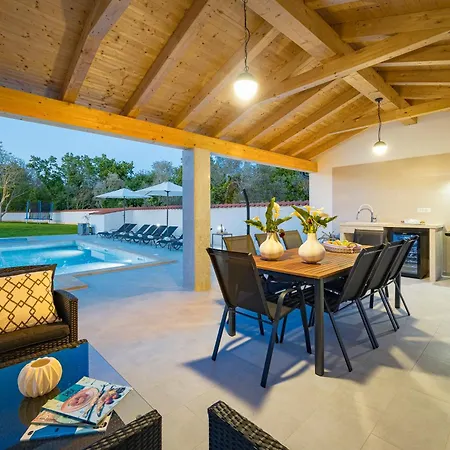 Nola Istria Villa *