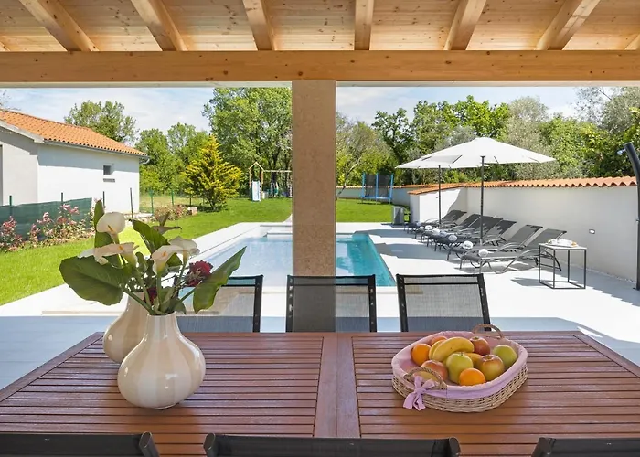 Villa Nola Istria *